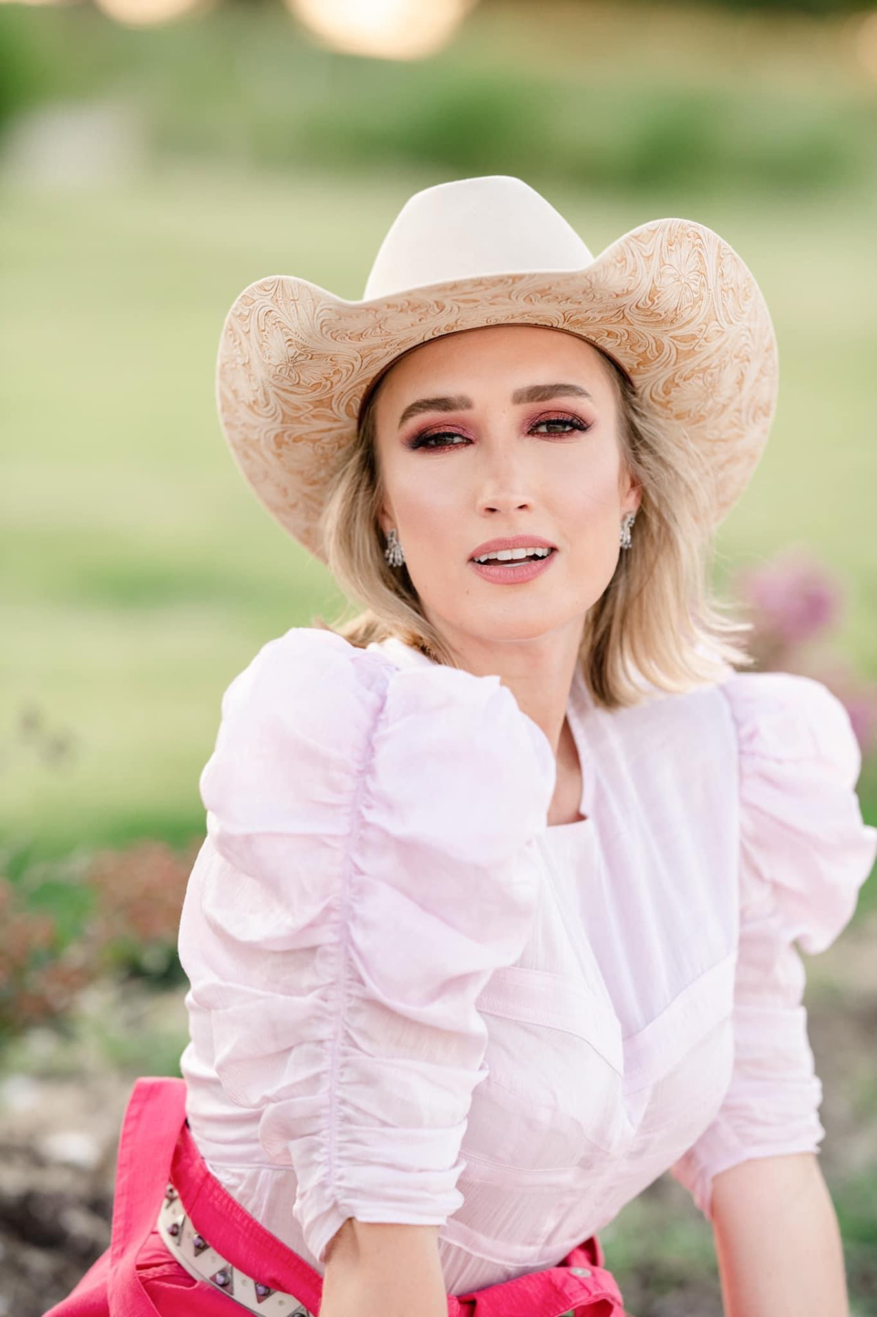 Courtenay DeHoff, emcee
