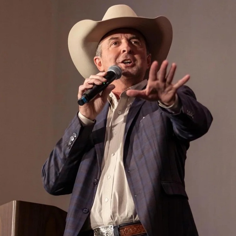 Justin McKee, emcee